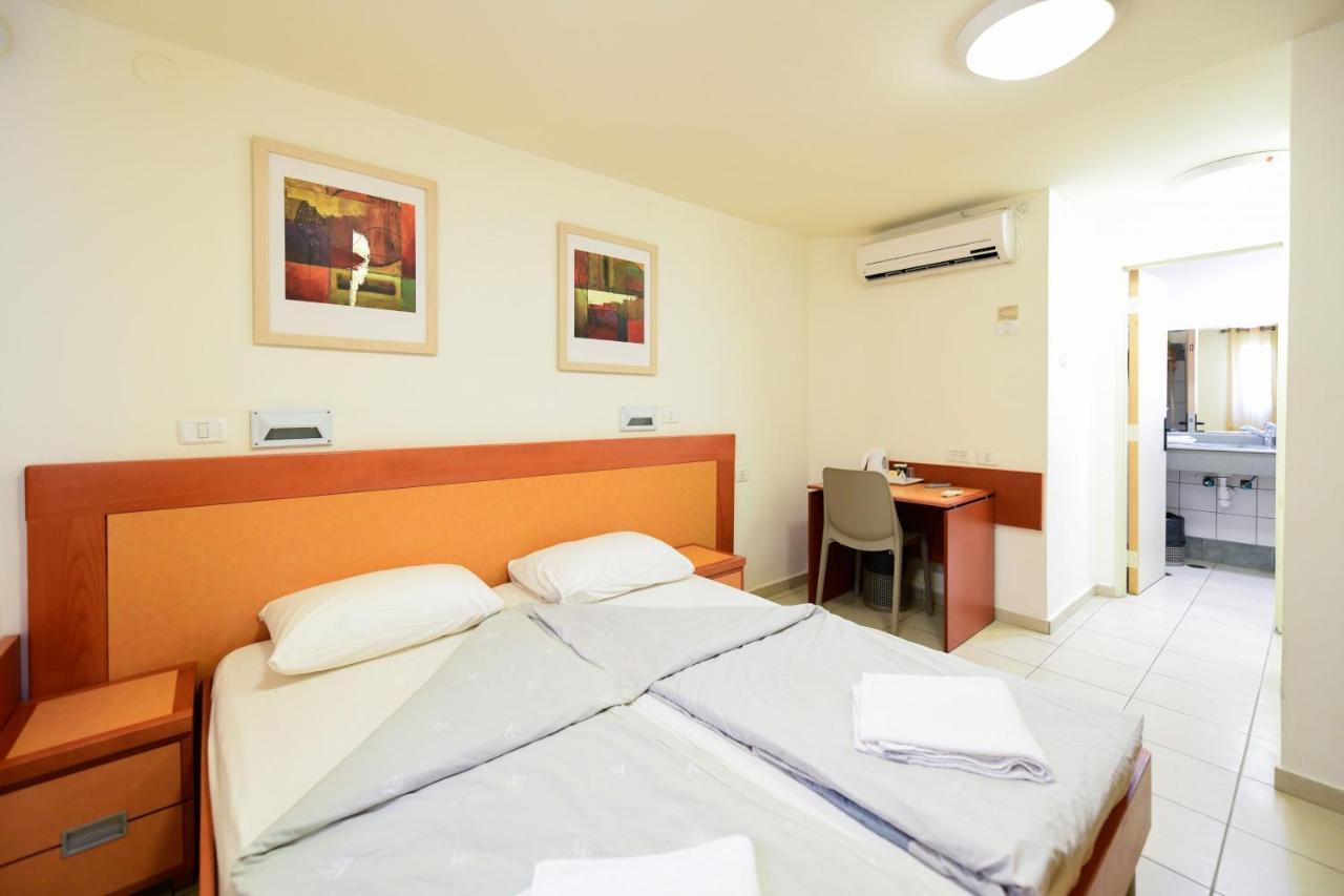 Hi - Arad Hostel Kültér fotó