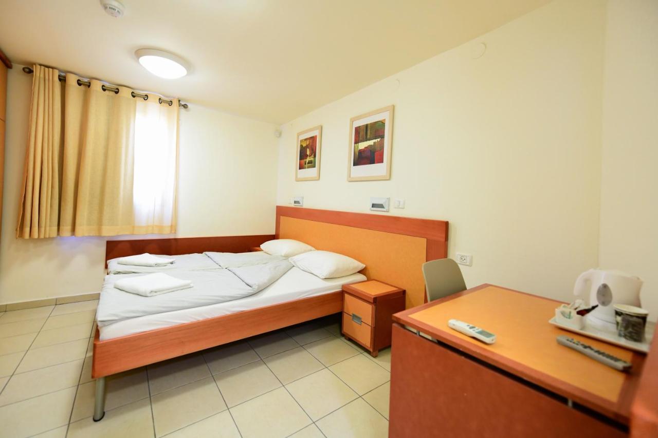 Hi - Arad Hostel Kültér fotó