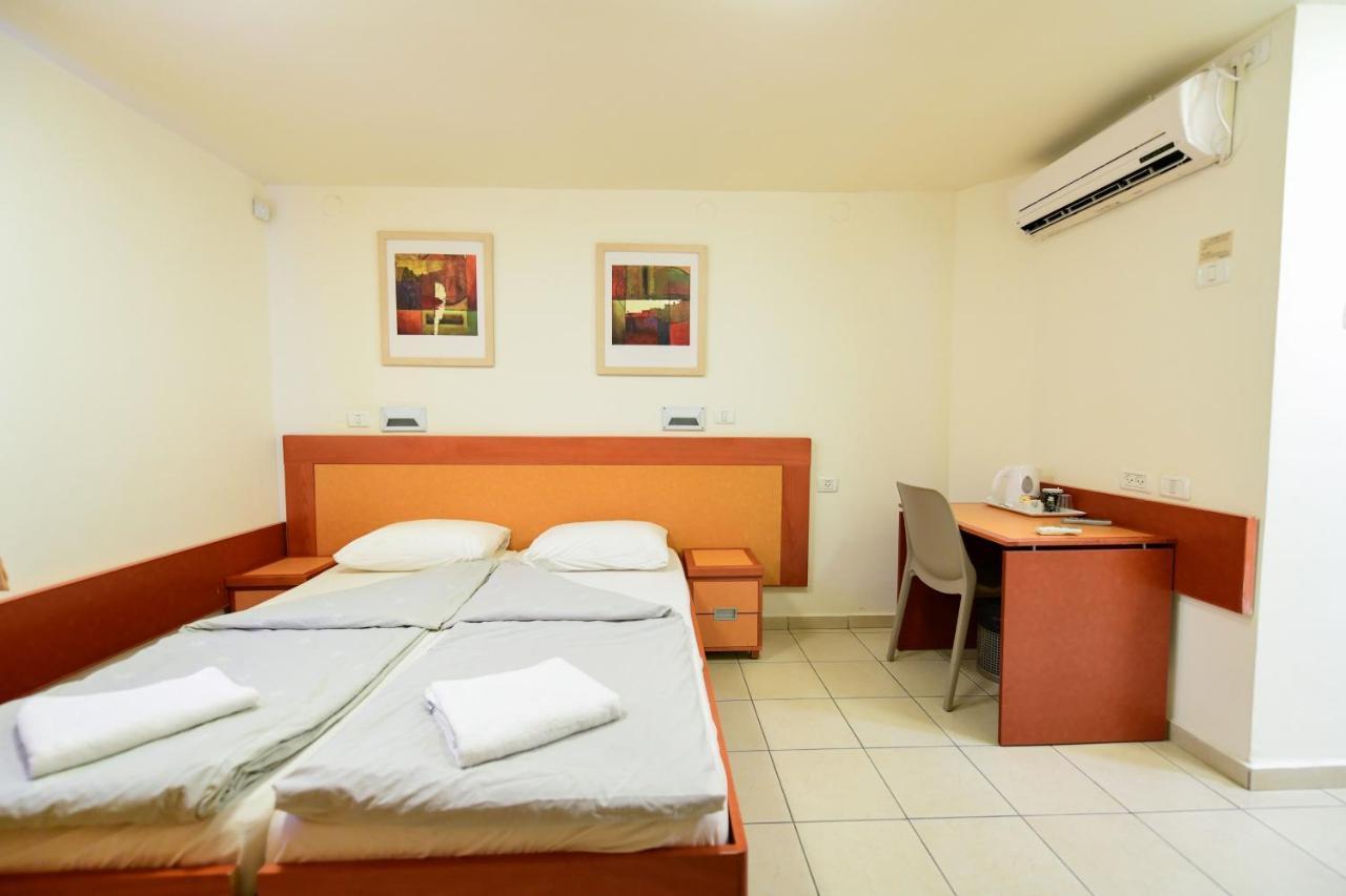 Hi - Arad Hostel Kültér fotó